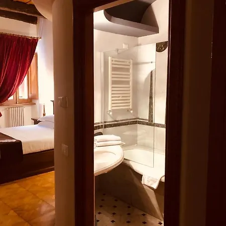 Castle Of Glamour Xvi Century Luxury Appart hôtel